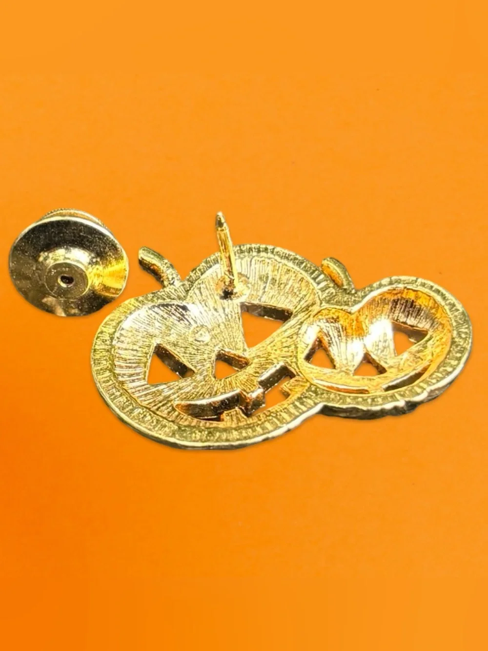 Vintage Avon 1990 Signed Gold Tone Double Pumpkin Jack-O'-Lantern Halloween Pin